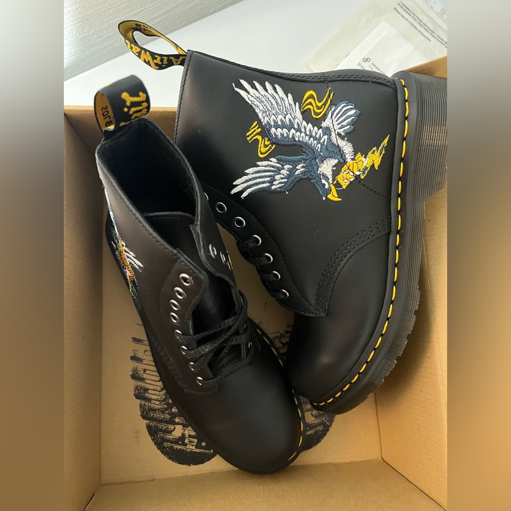 DR.MARTENS 1460 LIMITED EDITION Souvenir Embroidery Black Skull RARE FIND